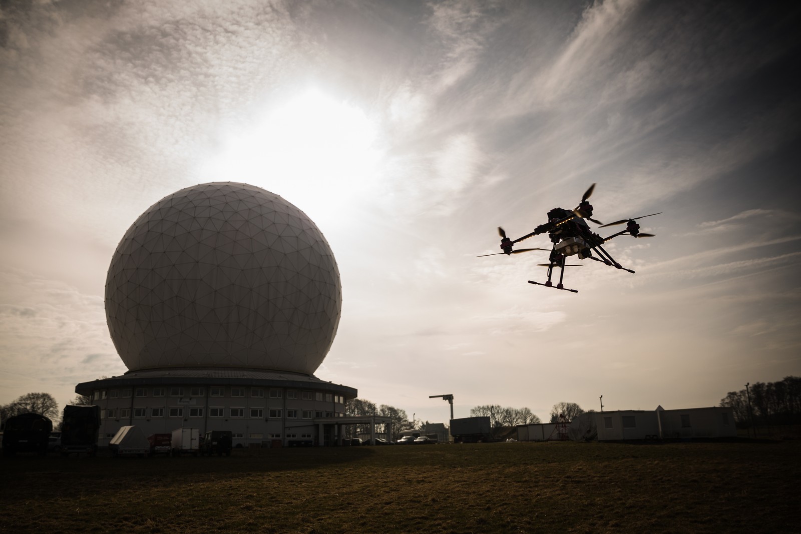 Von Drohnen geht eine Gefährdung aus, denn sie sind auch zur Spionage geeignet.