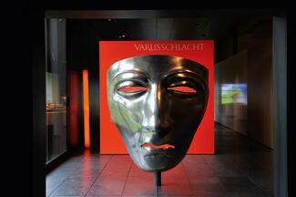 Die Maske eines römischen Reiterhelms ist eines der wertvollsten Ausstellungsstücke des Museums Varusschlacht, das über eine Warnmeldeanlage verfügt.