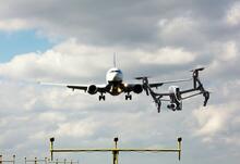 Missbräuchlich verwendete Drohnen stellen eine Gefahr für den Luftverkehr dar.