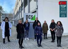 PCS Systemtechnik aus München gehört laut Focus-Business zu den Top Arbeitgebern des Mittelstandes 2022. Auf dem Bild versammelt sind einige der neu eingestellten Mitarbeiter.