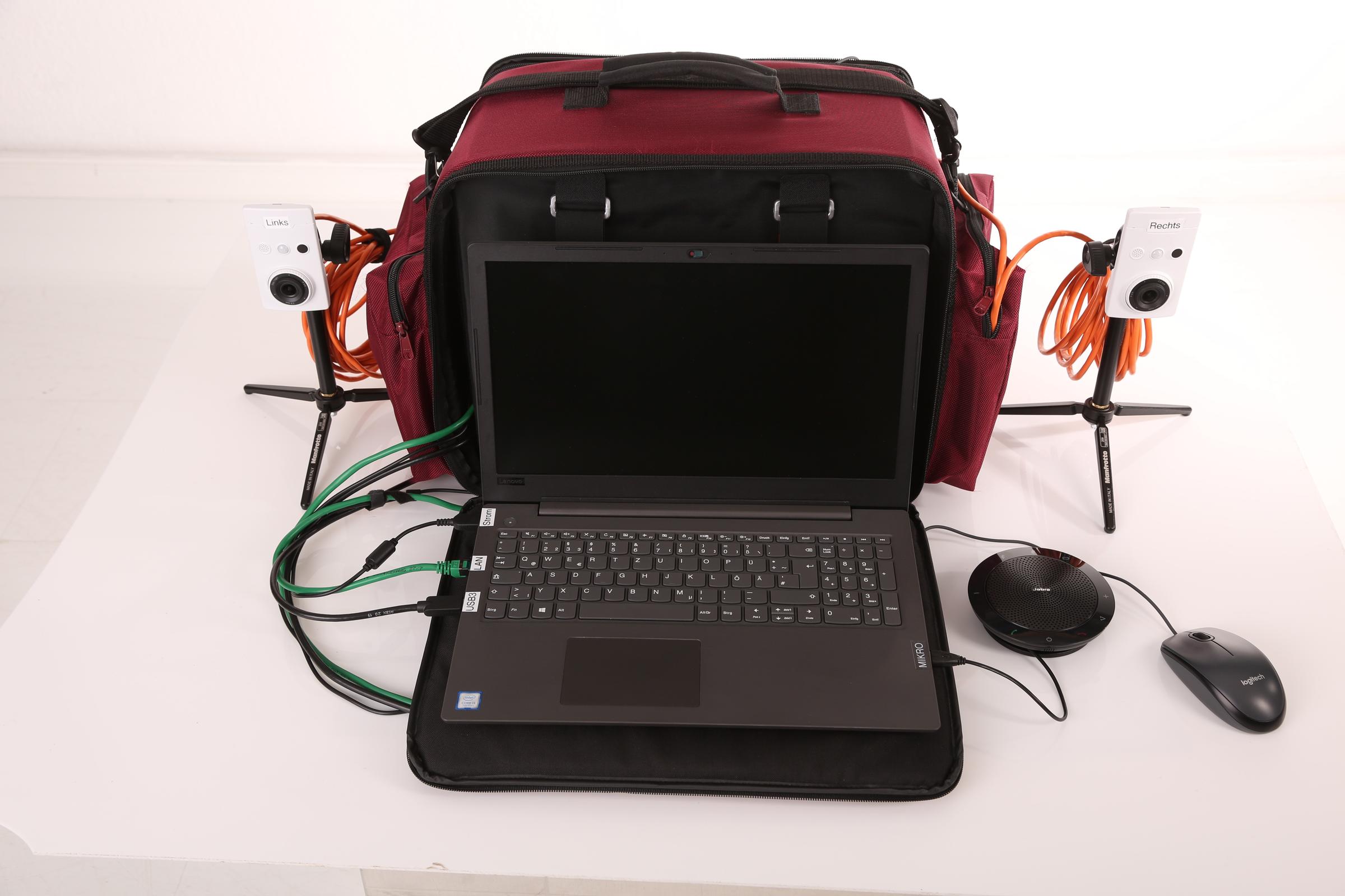 Multi-Capture-V4-Bag mit zwei Axis Netzwerkkameras, Grenzflächenmikrofon, HDMI-Encoder zum Einbinden medizinischer Geräte. Der Slat SDC PoE4 Switch ist sicher im doppelten Boden versiegelt.