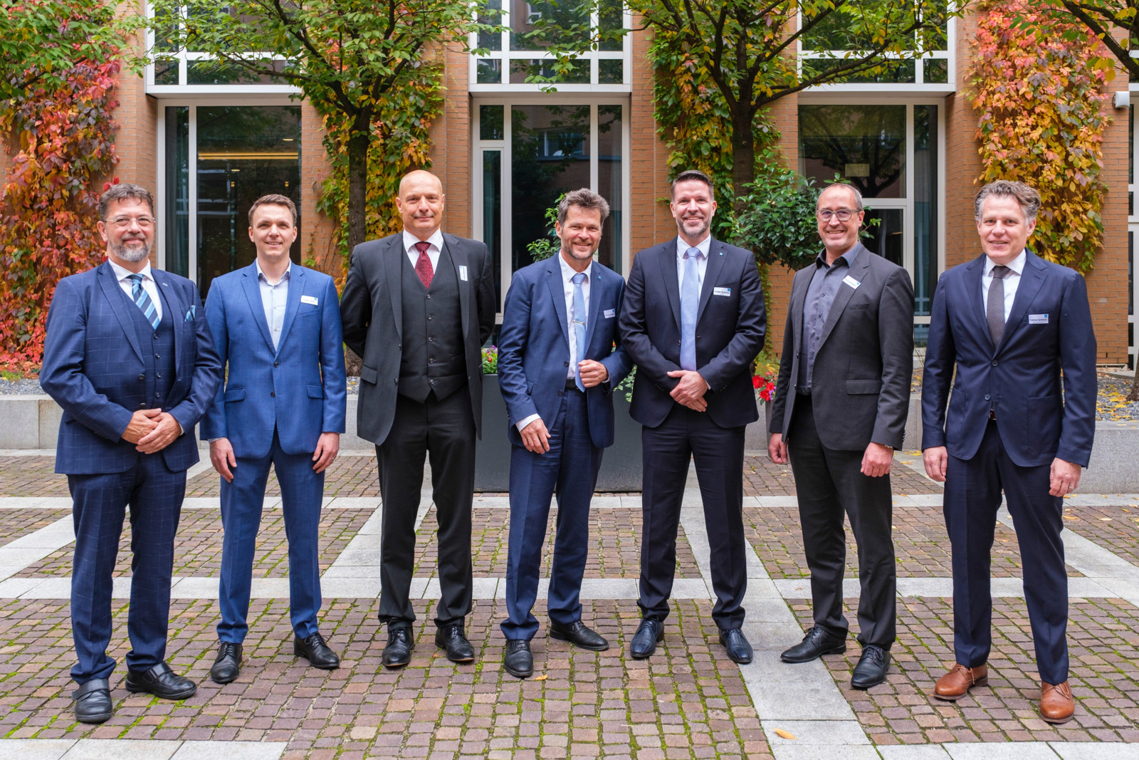 Die Mitgliederversammlung hat den neuen Vorstand gewählt (v.l.n.r.): Boris Bärmichl, Stefan Rolf, Markus Klaedtke, Johannes Strümpfel, Holger Baierlein, Ernst Steuger, Tobias Schmid.