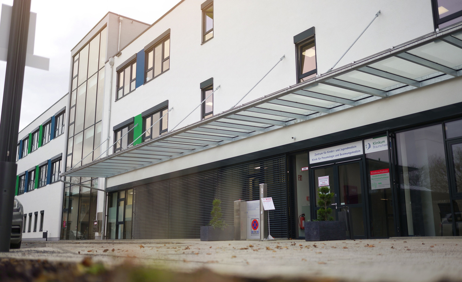 Das Klinikum Braunschweig setzt im Neubau des Regiegebäudes auf die zukunftsfähige und flexible Zutrittslösung Scala net der Marke Effeff der Assa Abloy Sicherheitstechnik GmbH.